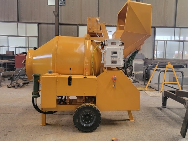 礦用濕噴臺(tái)車(chē)，礦用混凝土泵，礦用攪拌機(jī)發(fā)貨